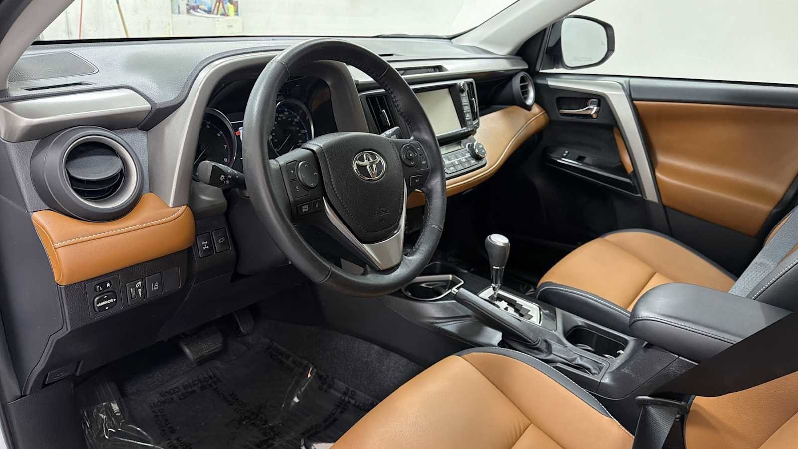 Thumbnail: 2018 Toyota RAV4 - 12