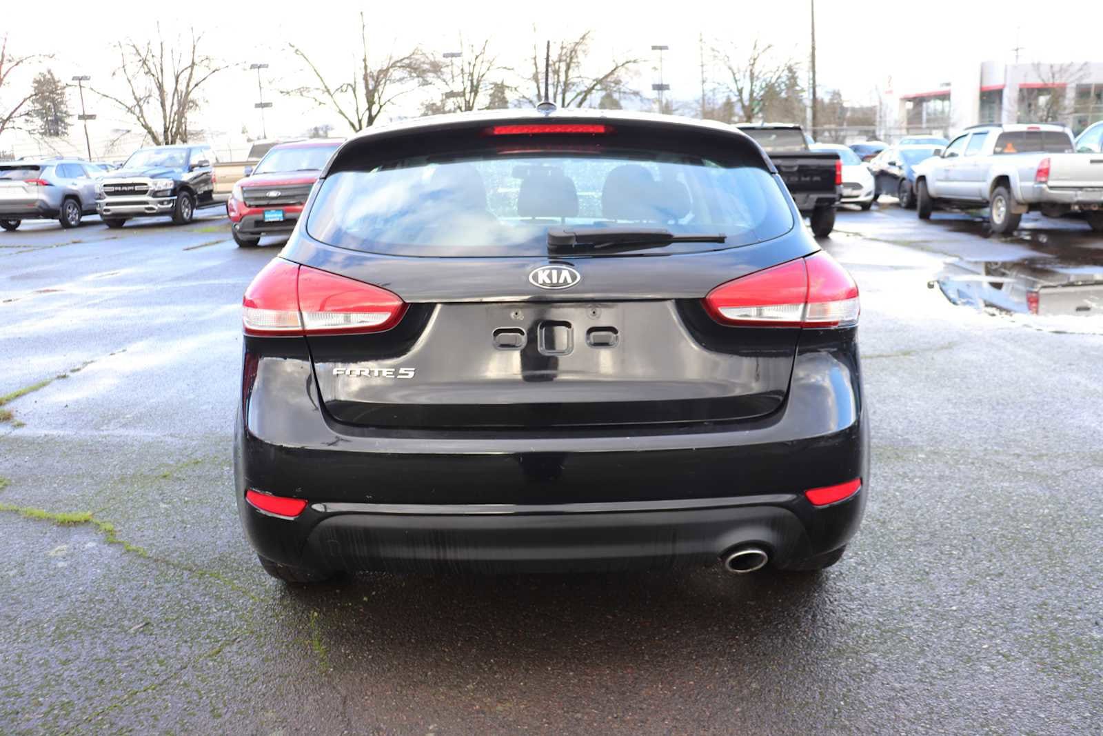 Thumbnail: 2017 Kia Forte - 6