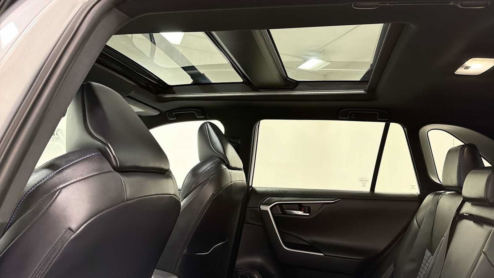 Thumbnail: 2022 Toyota RAV4 - 24
