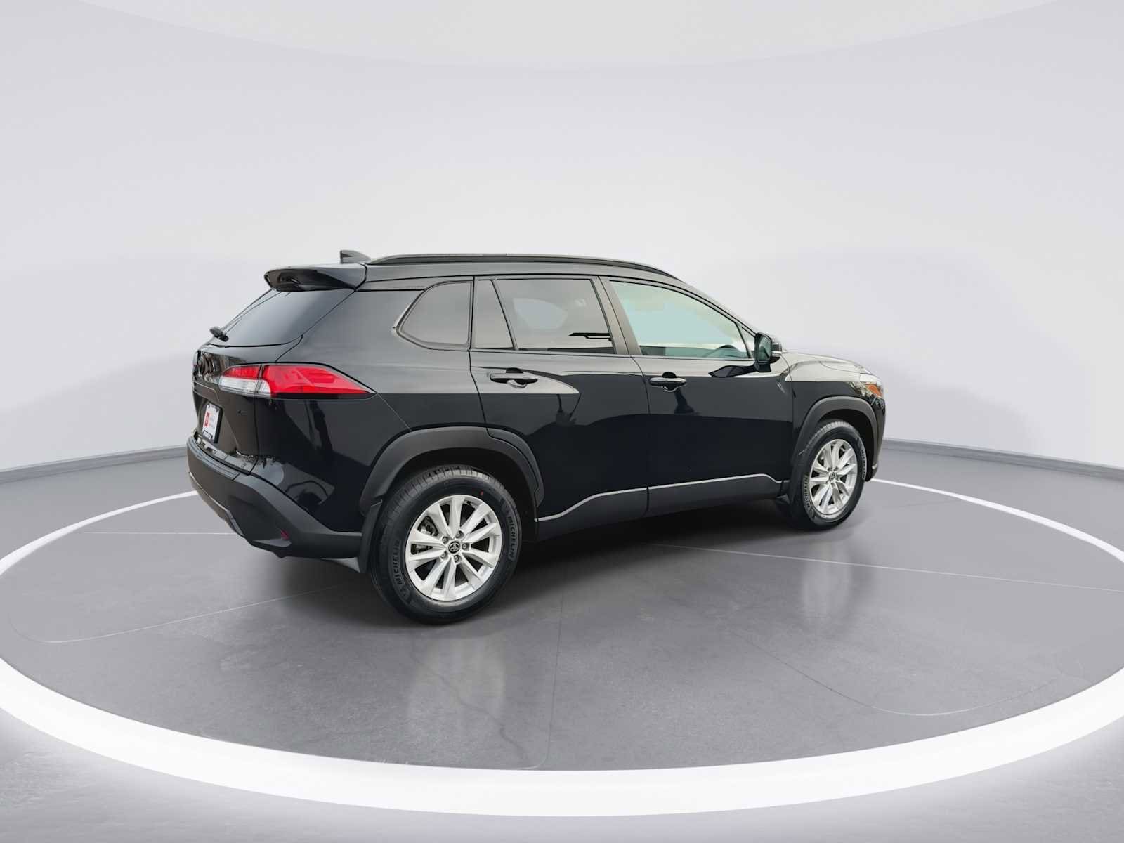 Thumbnail: 2022 Toyota Corolla Cross - 8