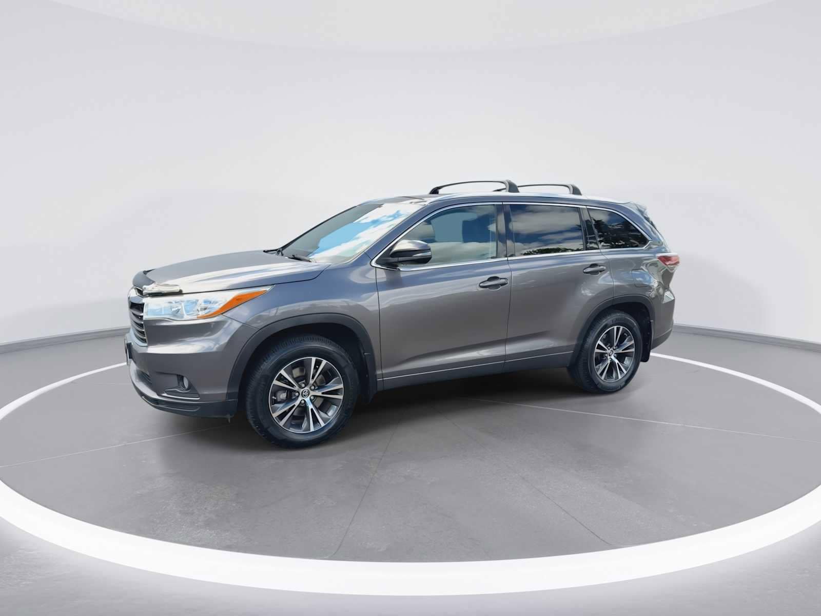 Thumbnail: 2016 Toyota Highlander - 4