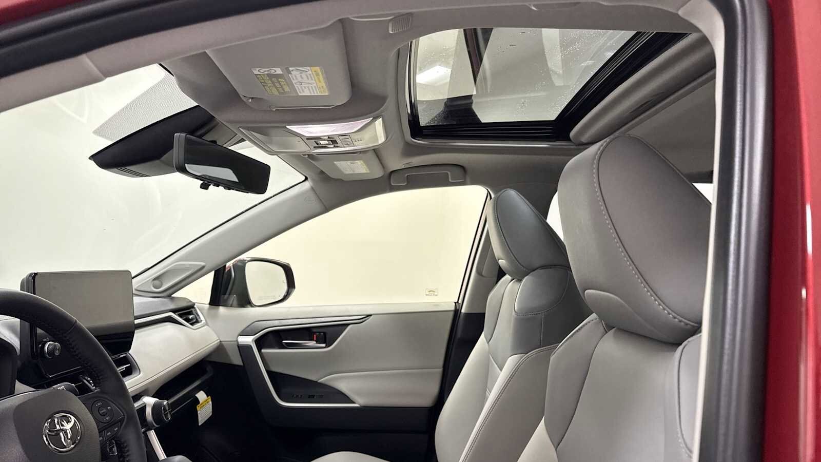 Thumbnail: 2025 Toyota RAV4 - 24