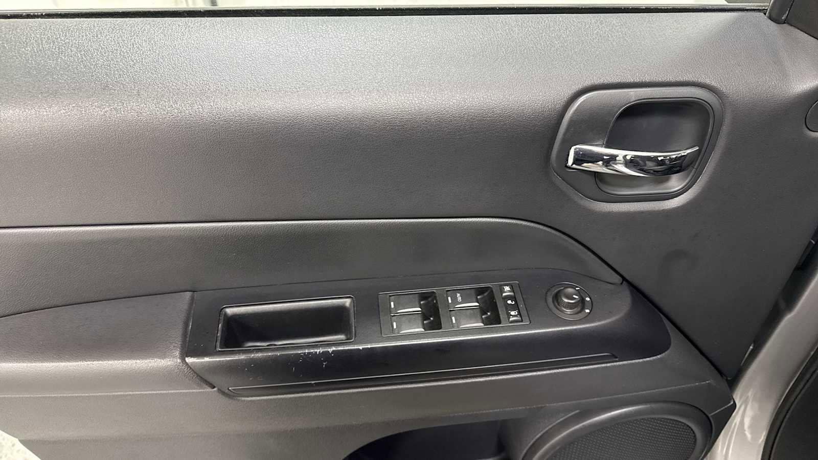 Thumbnail: 2014 Jeep Patriot - 15