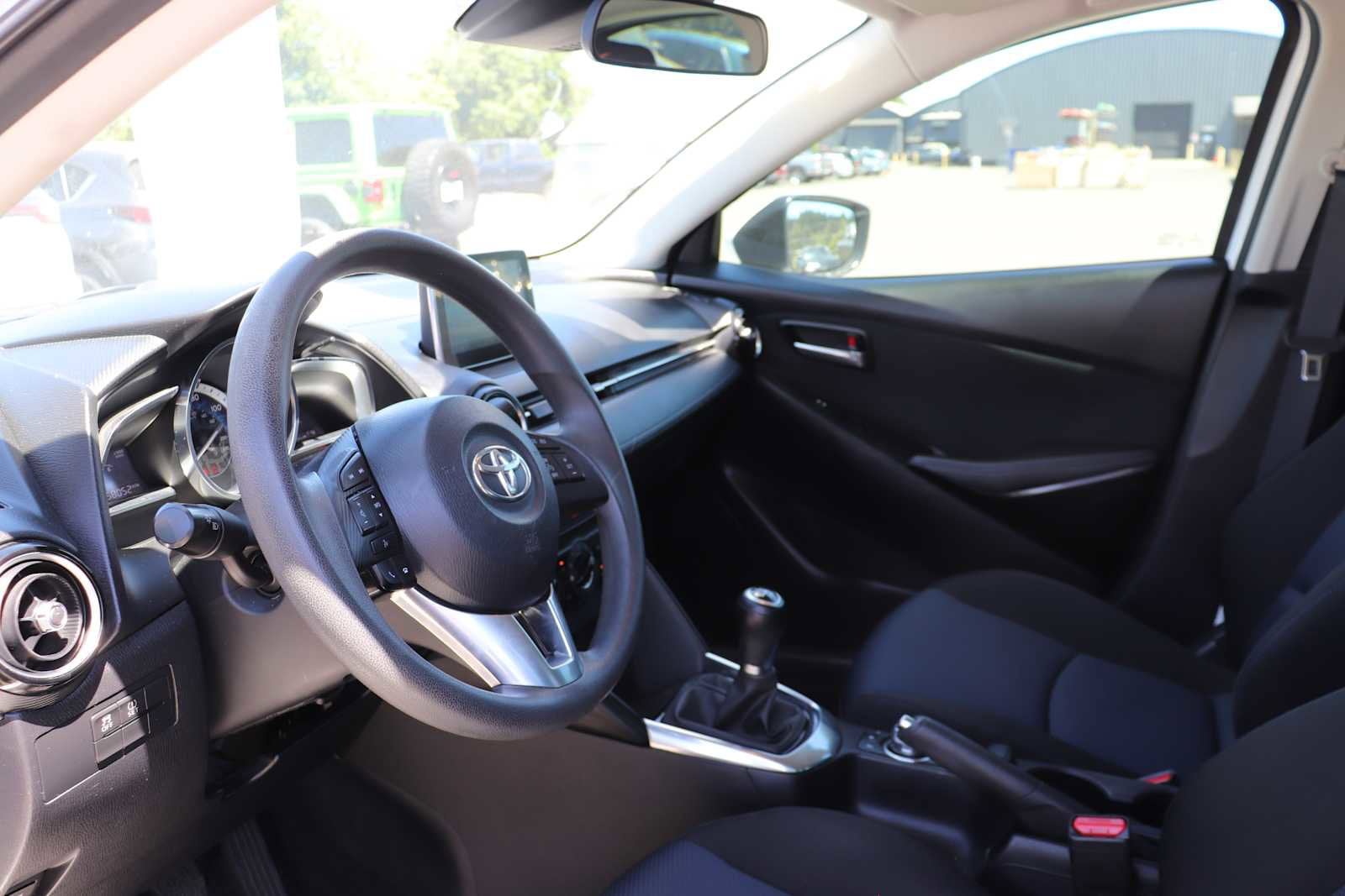 Thumbnail: 2017 Toyota Yaris iA - 10