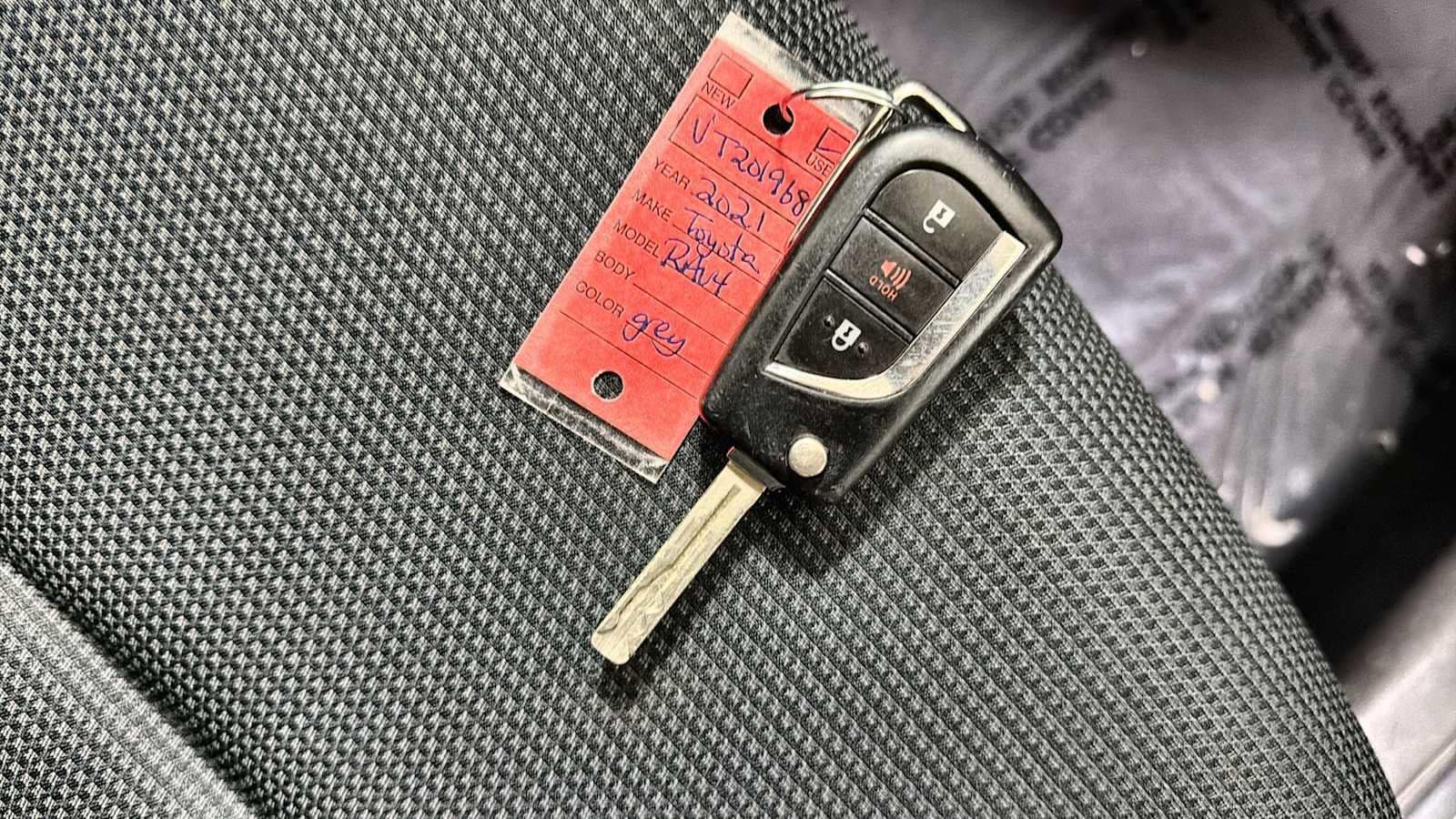 Thumbnail: 2021 Toyota RAV4 - 30