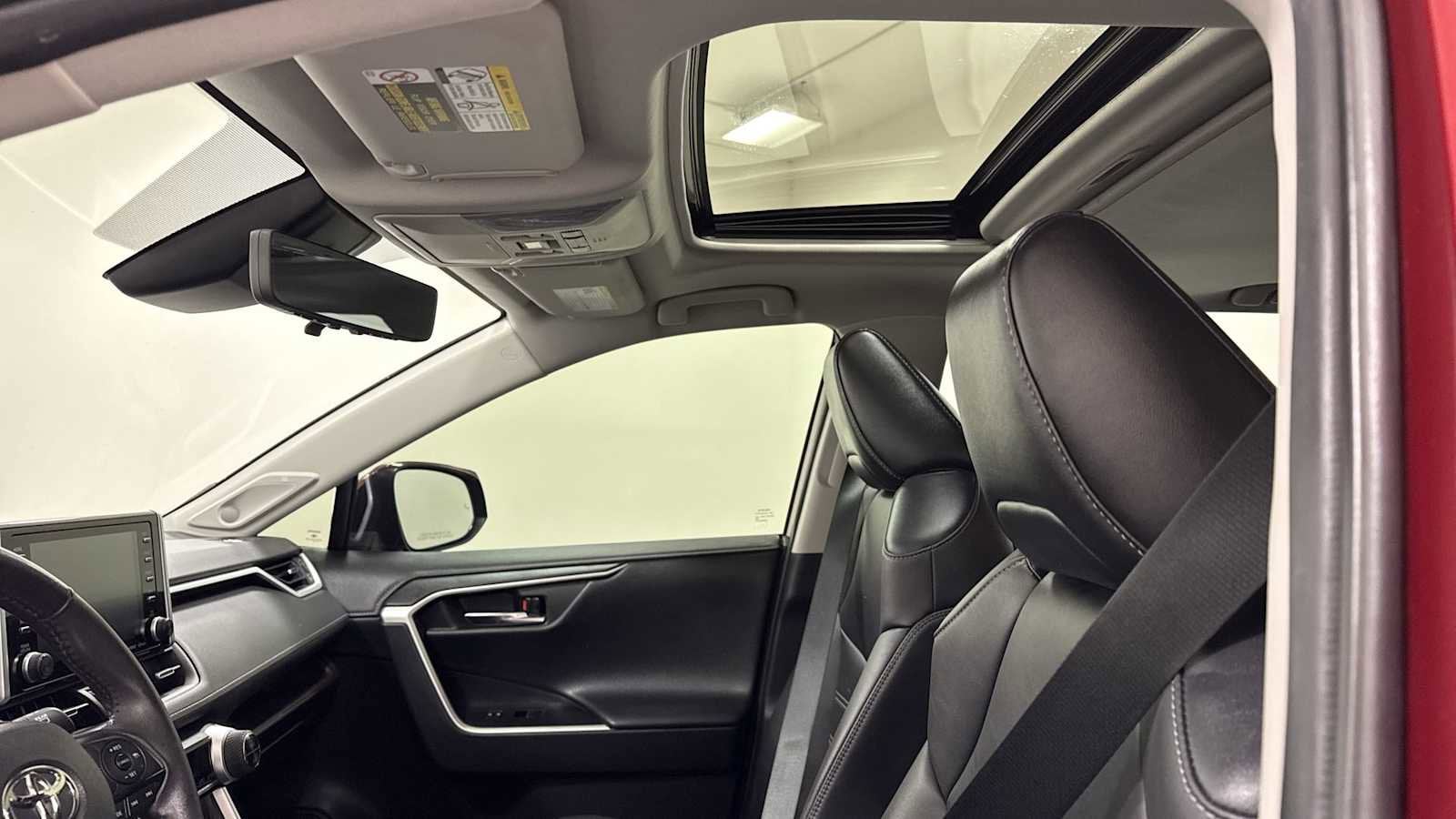 Thumbnail: 2021 Toyota RAV4 - 24