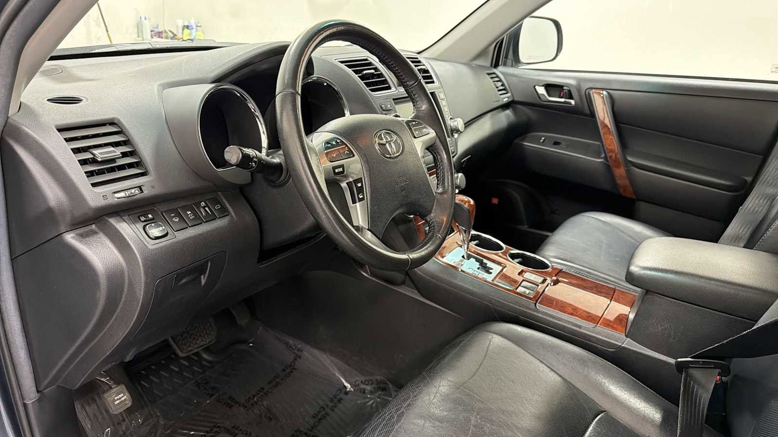 Thumbnail: 2011 Toyota Highlander - 12