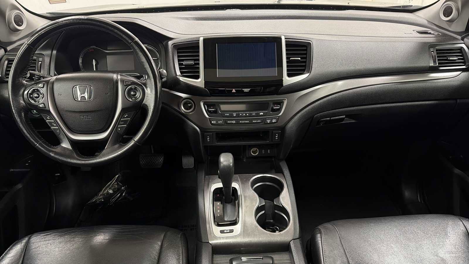 Thumbnail: 2017 Honda Pilot - 27