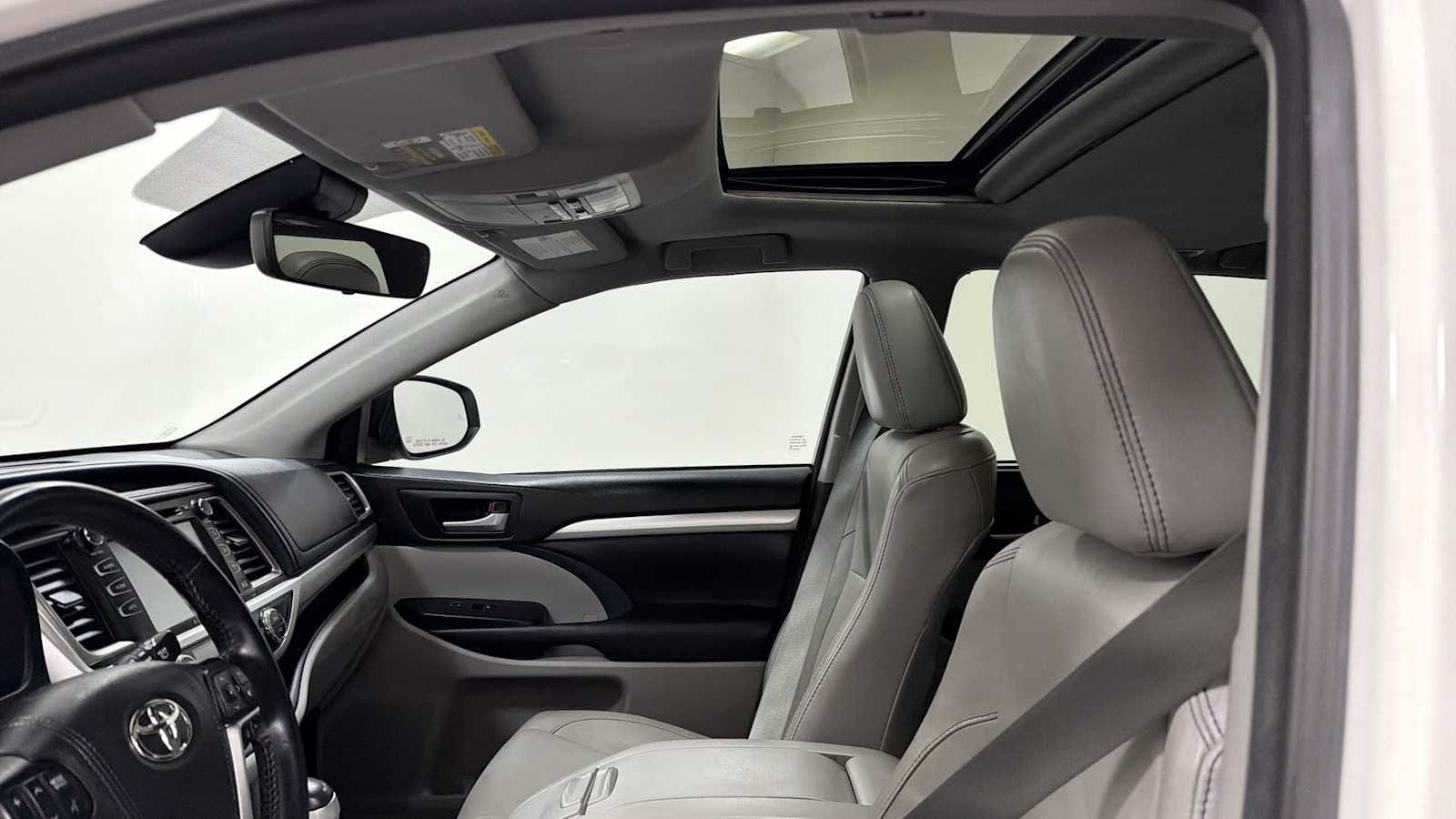 Thumbnail: 2017 Toyota Highlander - 24