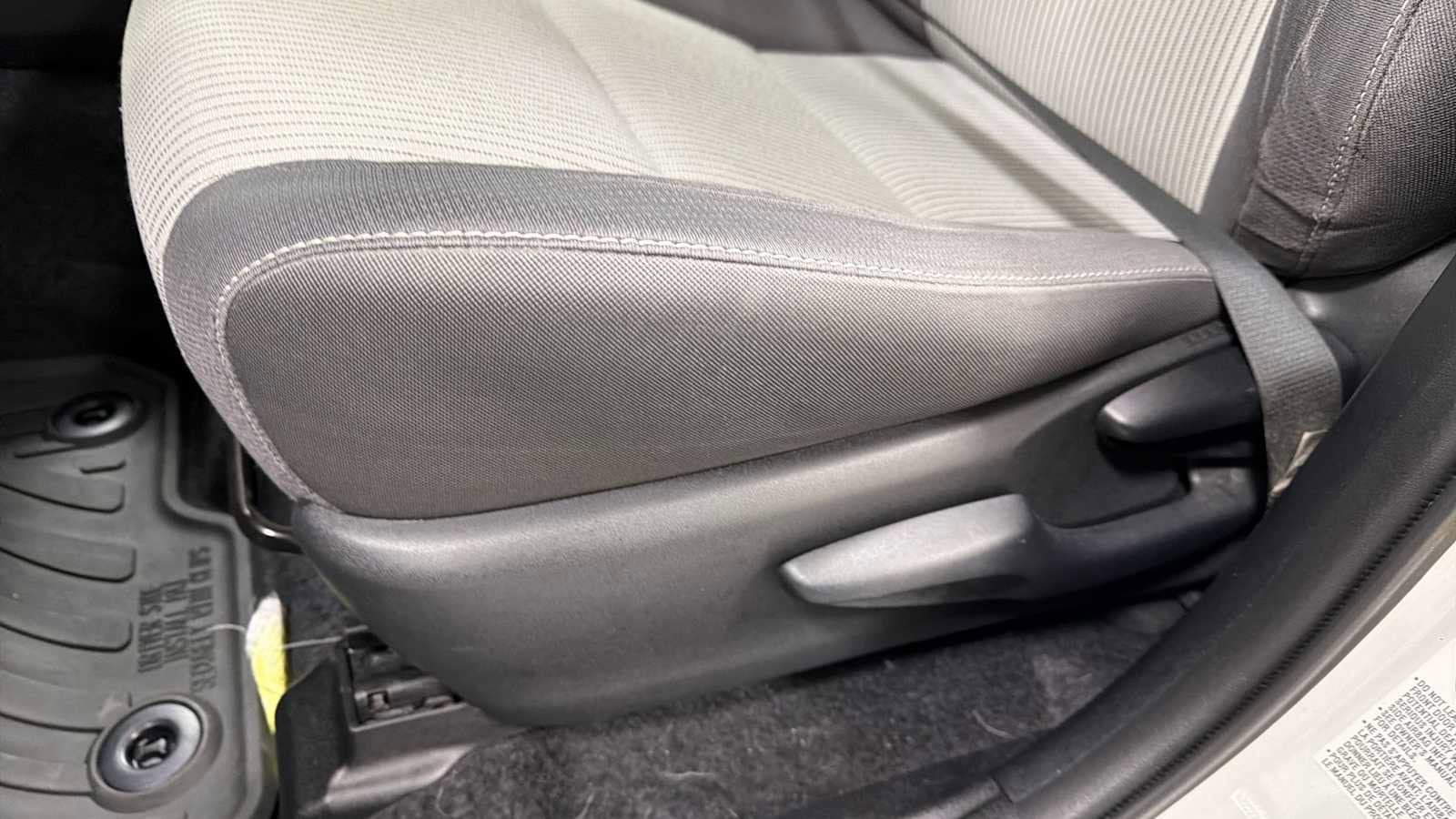 Thumbnail: 2013 Toyota RAV4 - 14