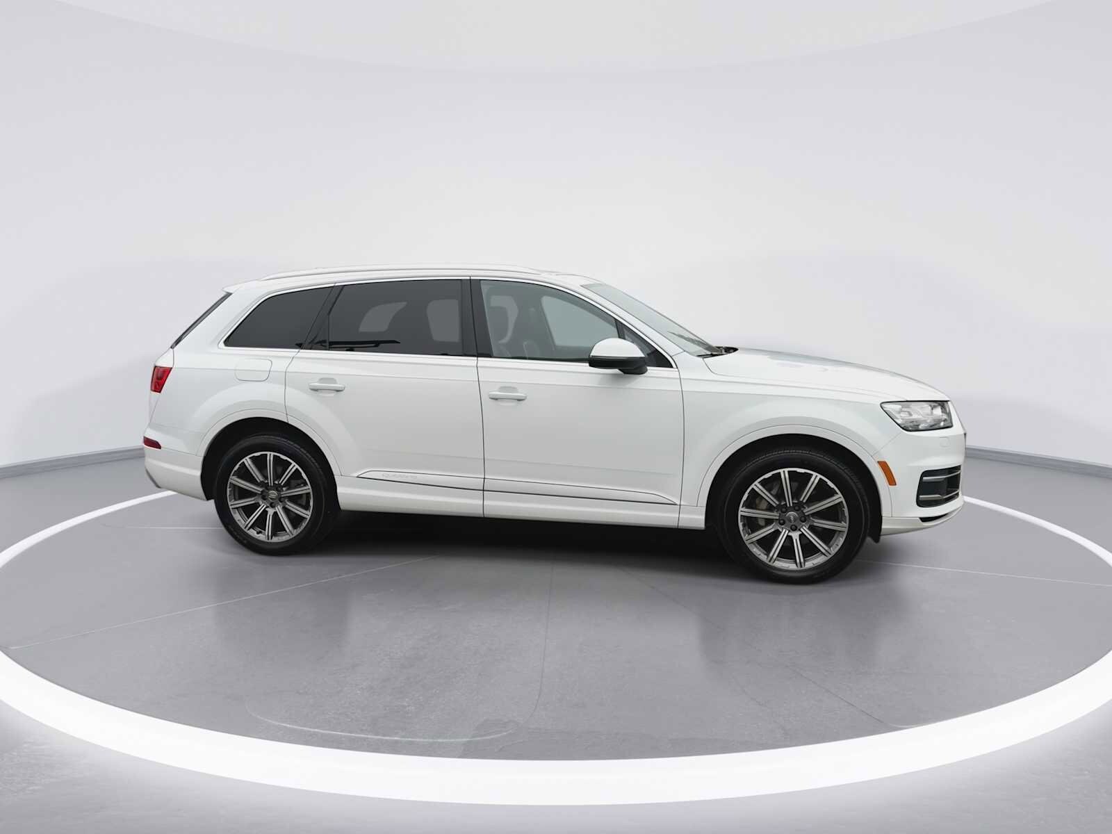 Thumbnail: 2019 Audi Q7 - 9