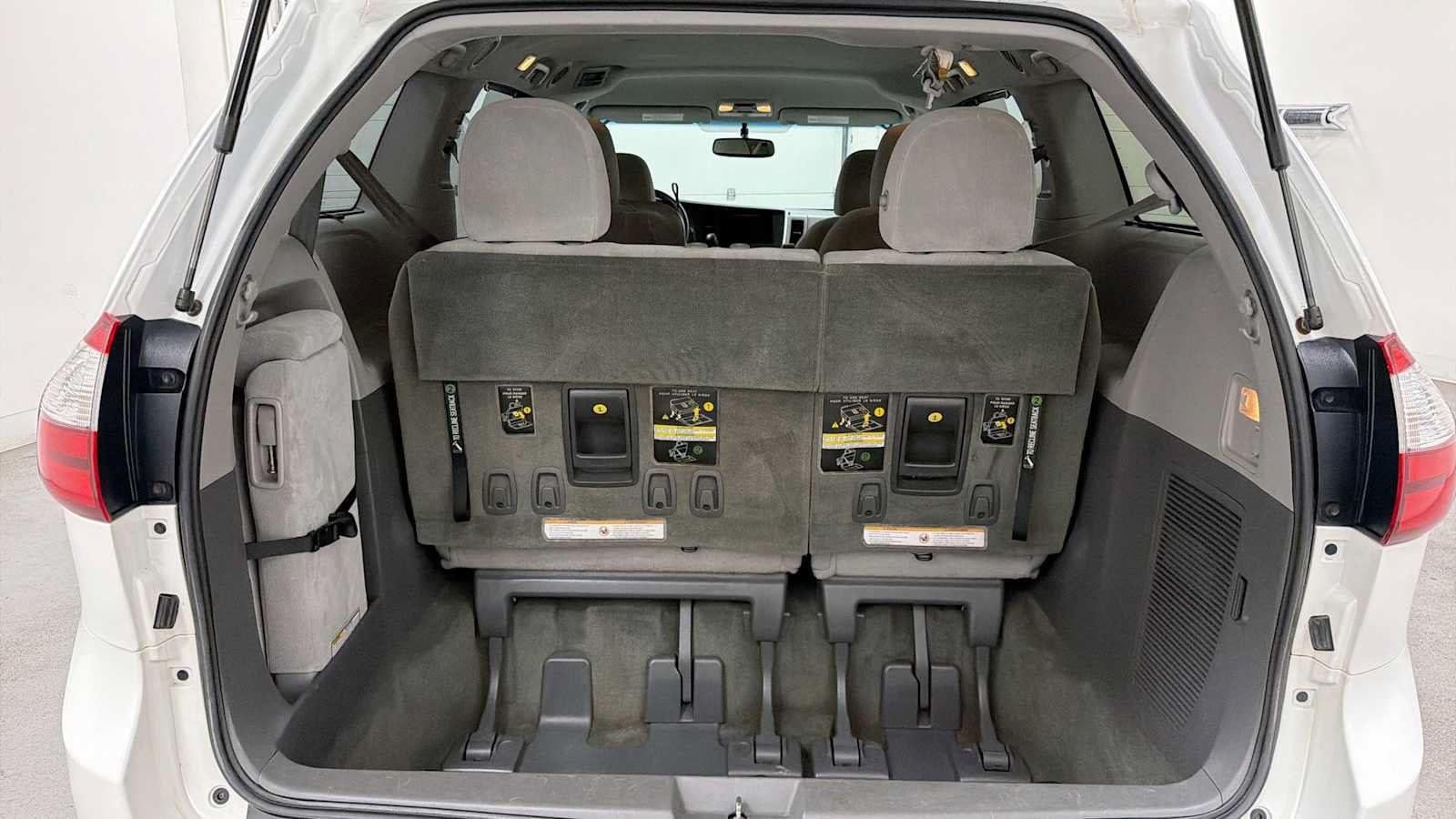 Thumbnail: 2015 Toyota Sienna - 26