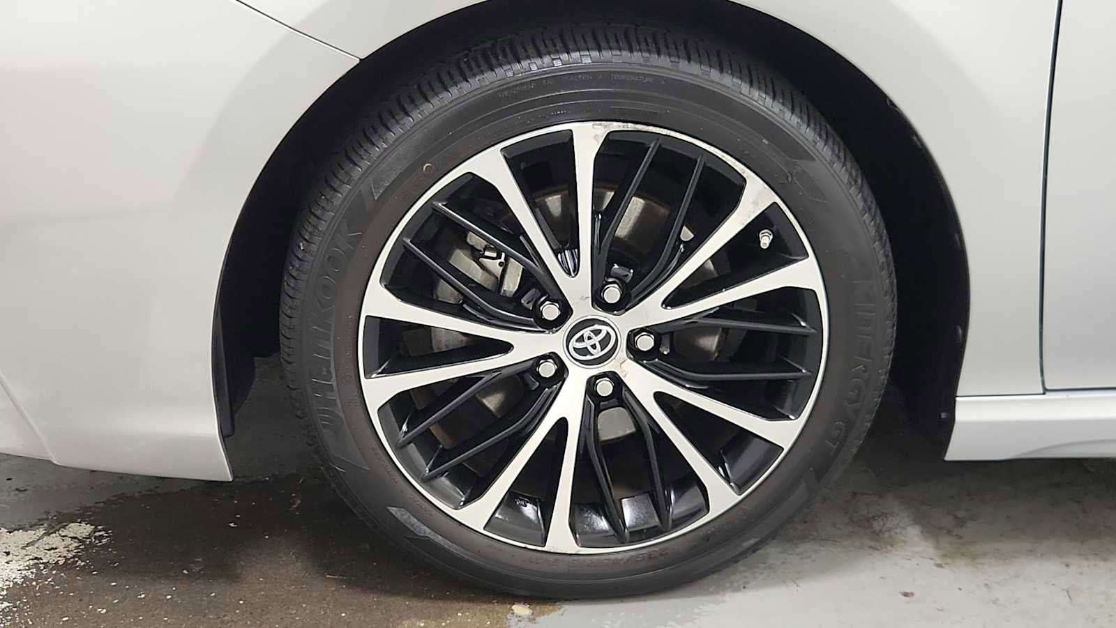 Thumbnail: 2018 Toyota Camry - 10