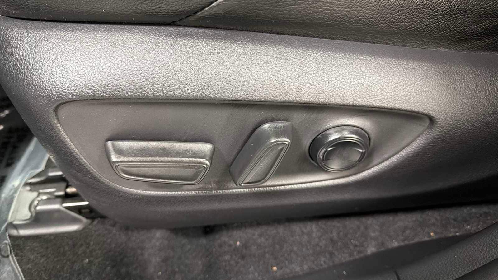 Thumbnail: 2021 Toyota RAV4 - 14