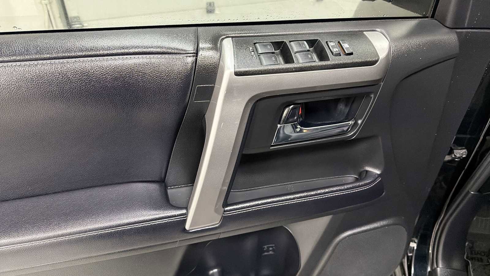 Thumbnail: 2020 Toyota 4Runner - 15