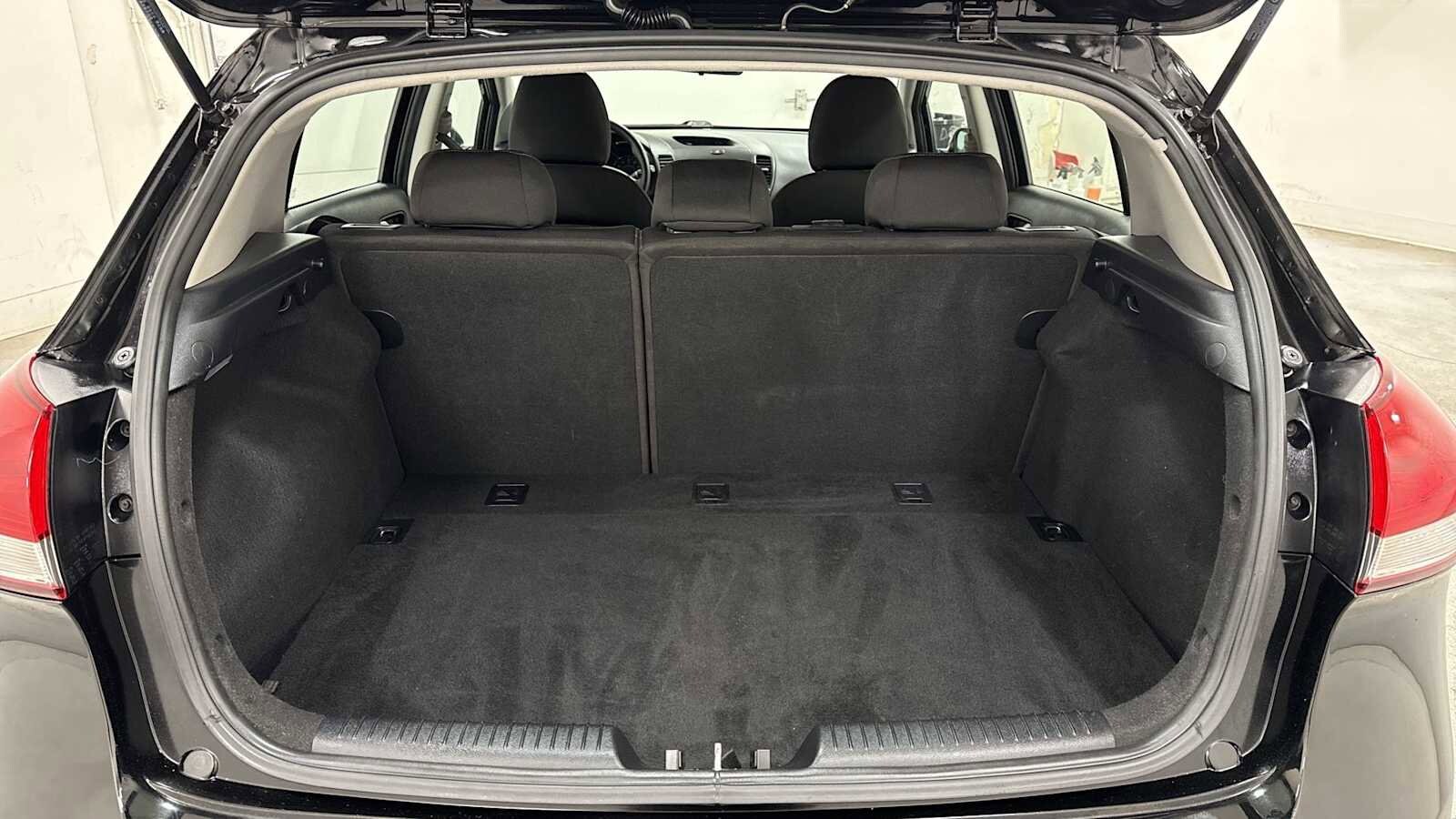 Thumbnail: 2017 Kia Forte - 27