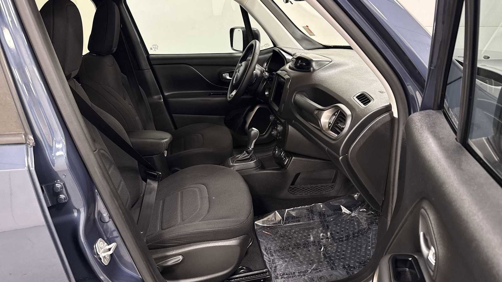 Thumbnail: 2022 Jeep Renegade - 29