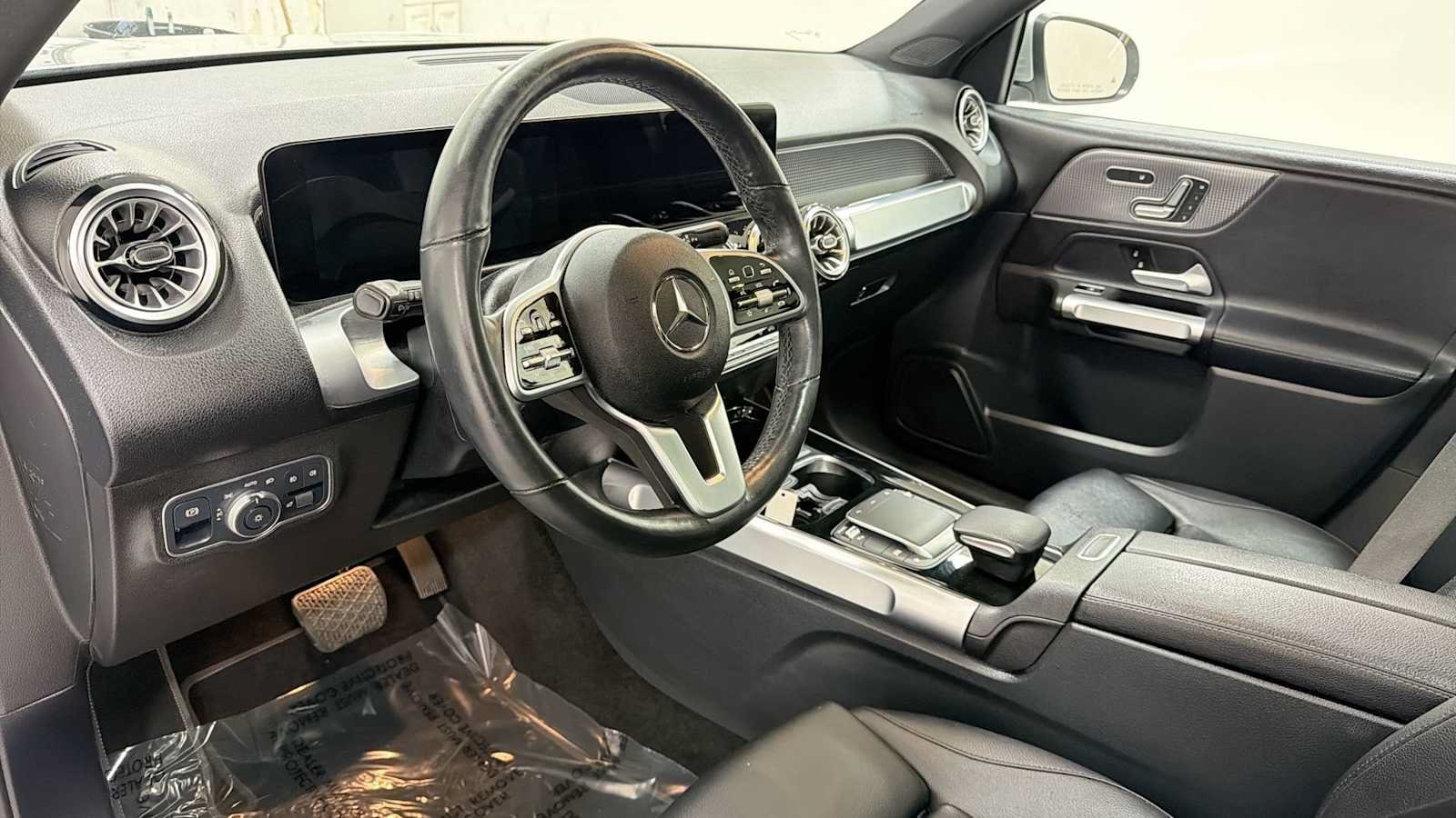 Thumbnail: 2022 Mercedes-Benz GLB - 12