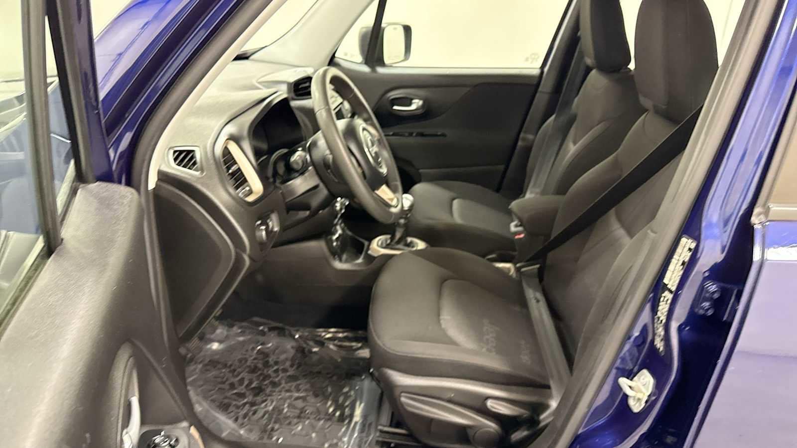 Thumbnail: 2016 Jeep Renegade - 13
