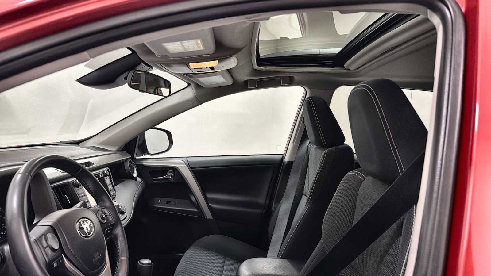 Thumbnail: 2017 Toyota RAV4 - 23