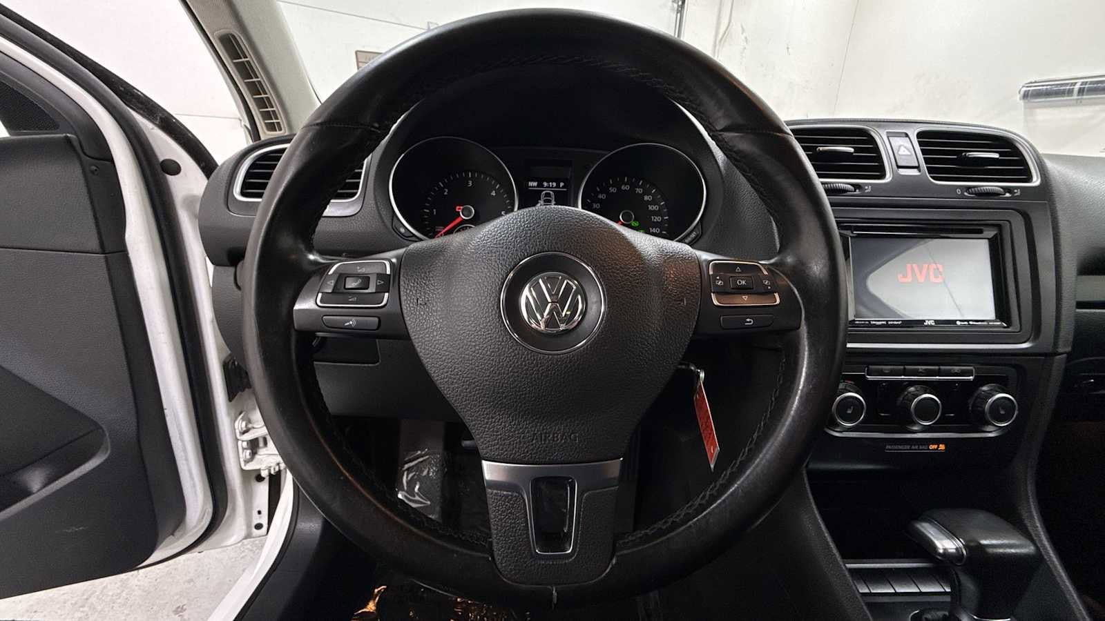 Thumbnail: 2011 Volkswagen Jetta - 16