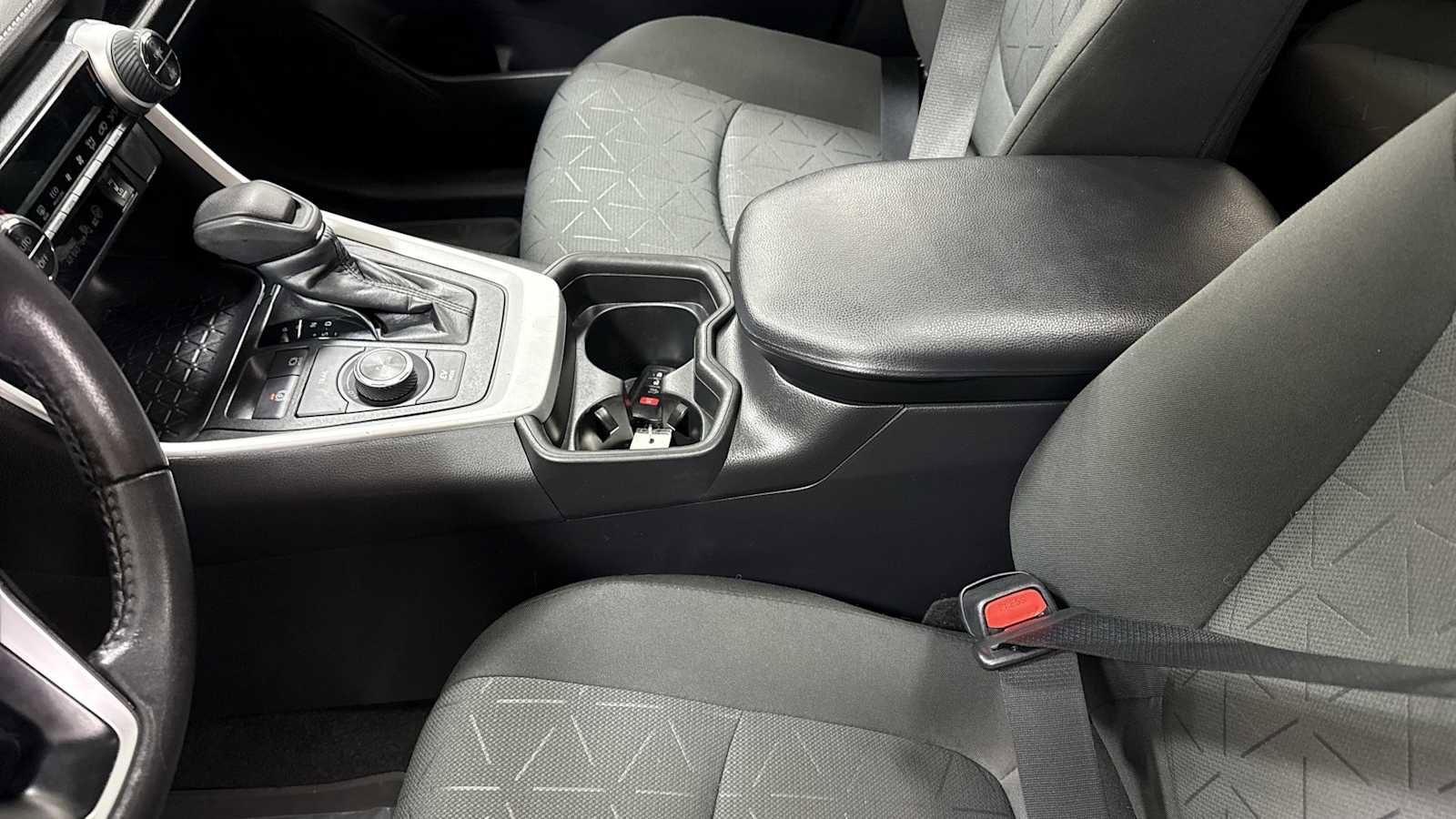 Thumbnail: 2021 Toyota RAV4 - 22