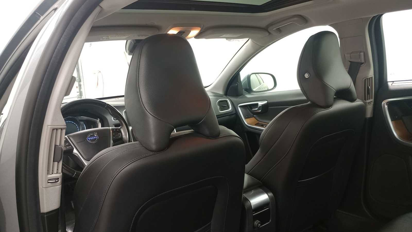 Thumbnail: 2016 Volvo S60 - 26