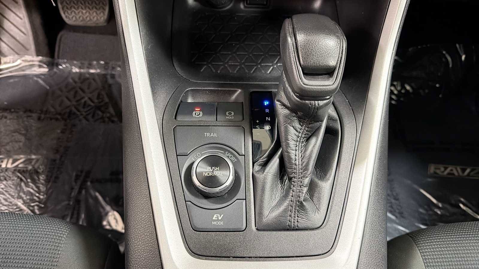 Thumbnail: 2021 Toyota RAV4 - 21