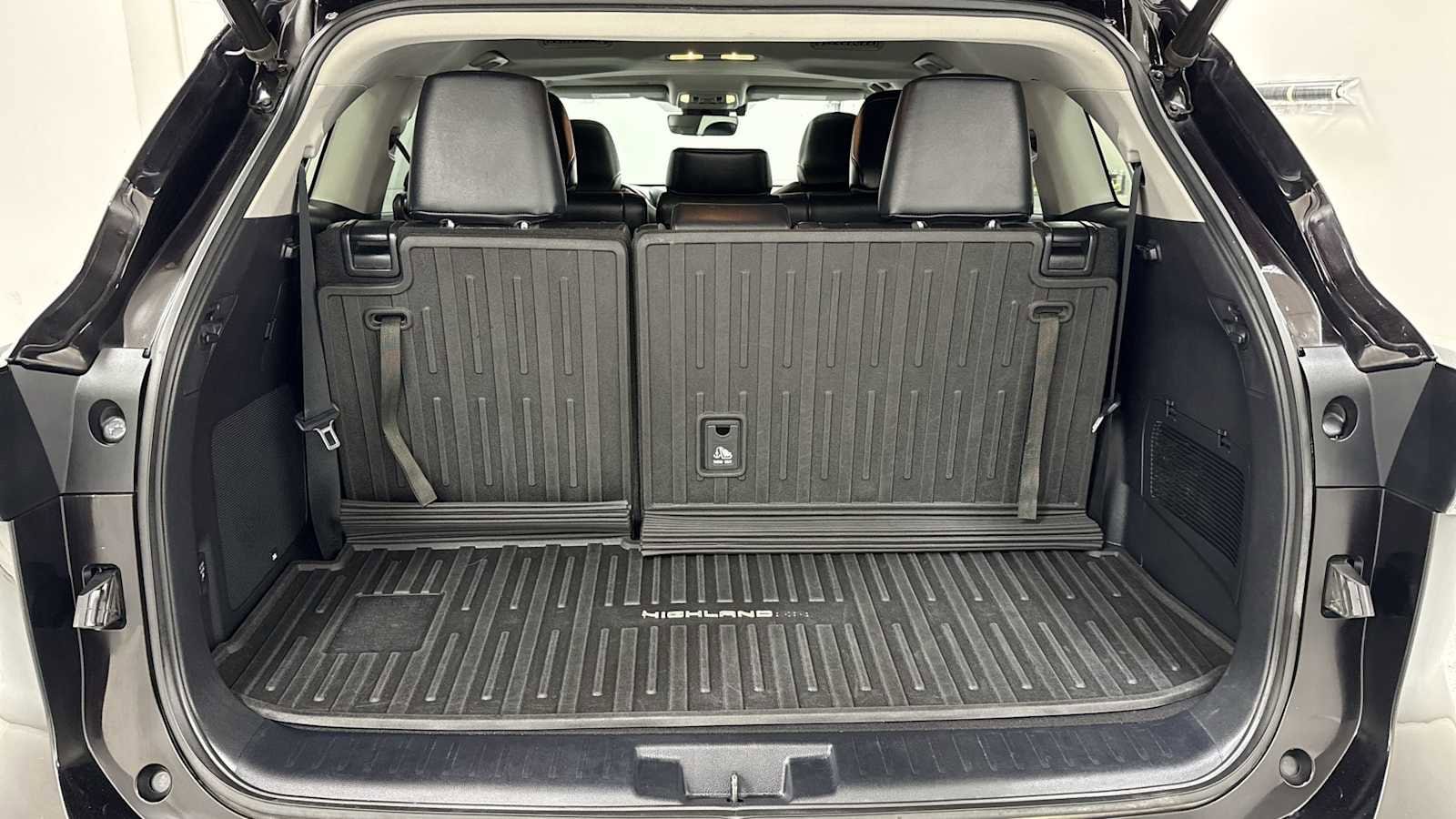 Thumbnail: 2021 Toyota Highlander - 29