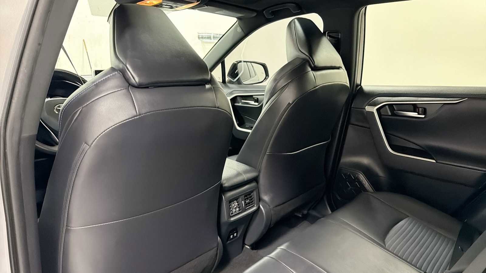 Thumbnail: 2019 Toyota RAV4 - 25