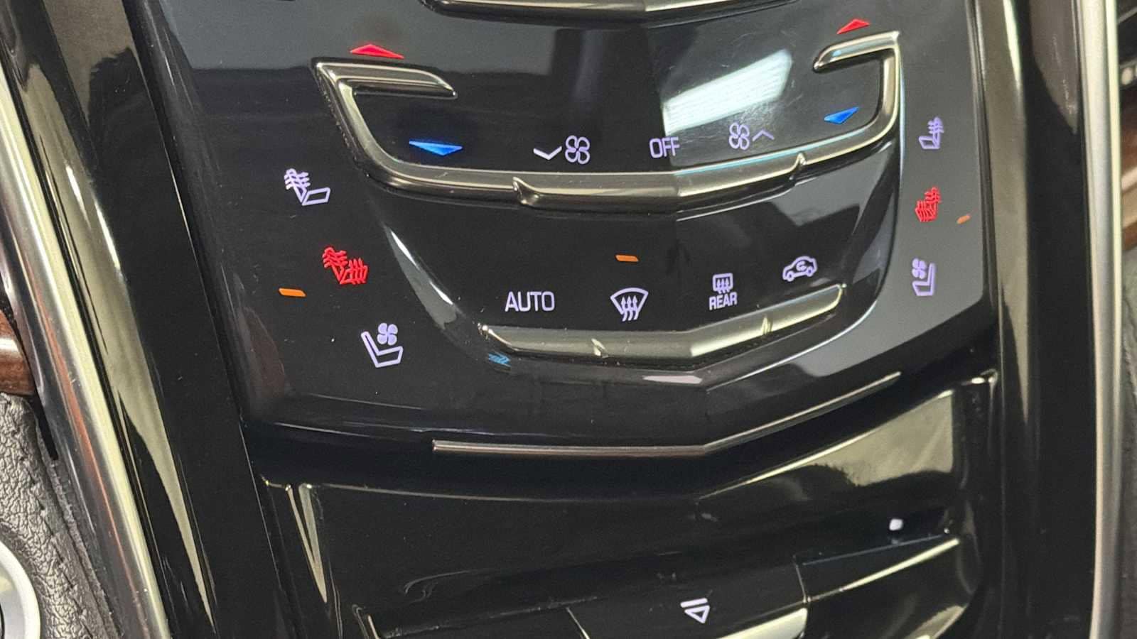 Thumbnail: 2016 Cadillac Escalade - 21