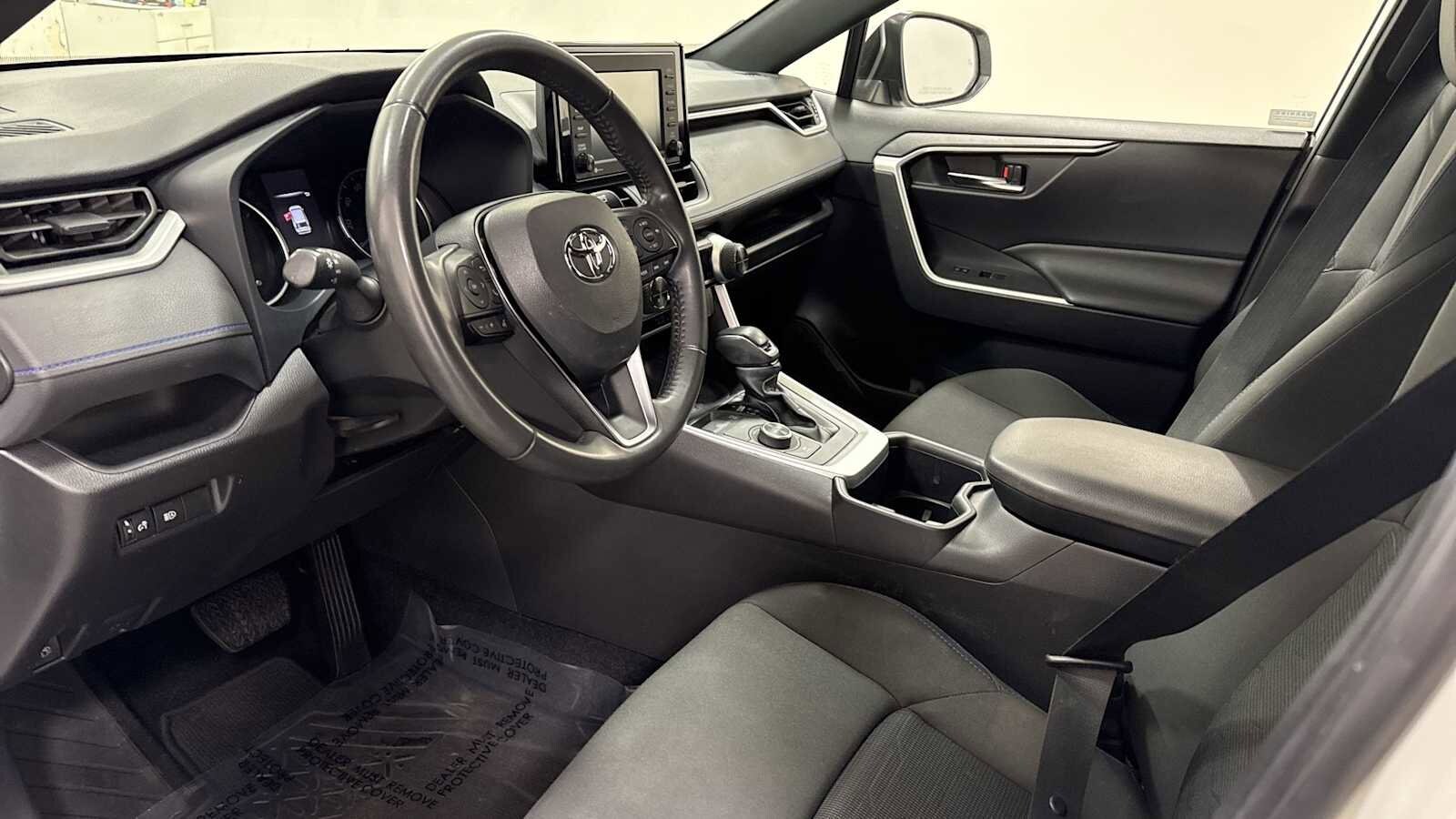 Thumbnail: 2022 Toyota RAV4 - 12