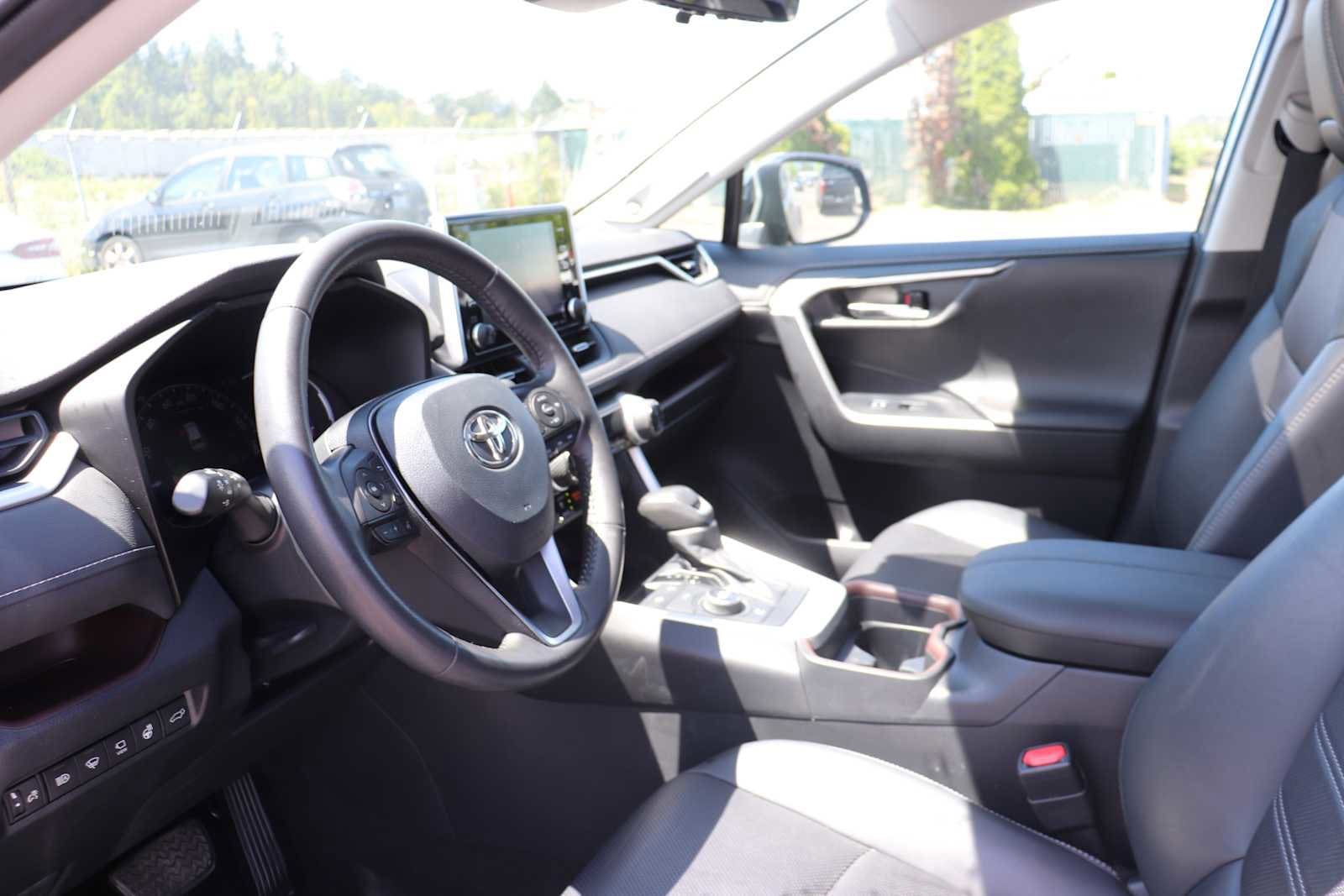 Thumbnail: 2020 Toyota RAV4 - 10