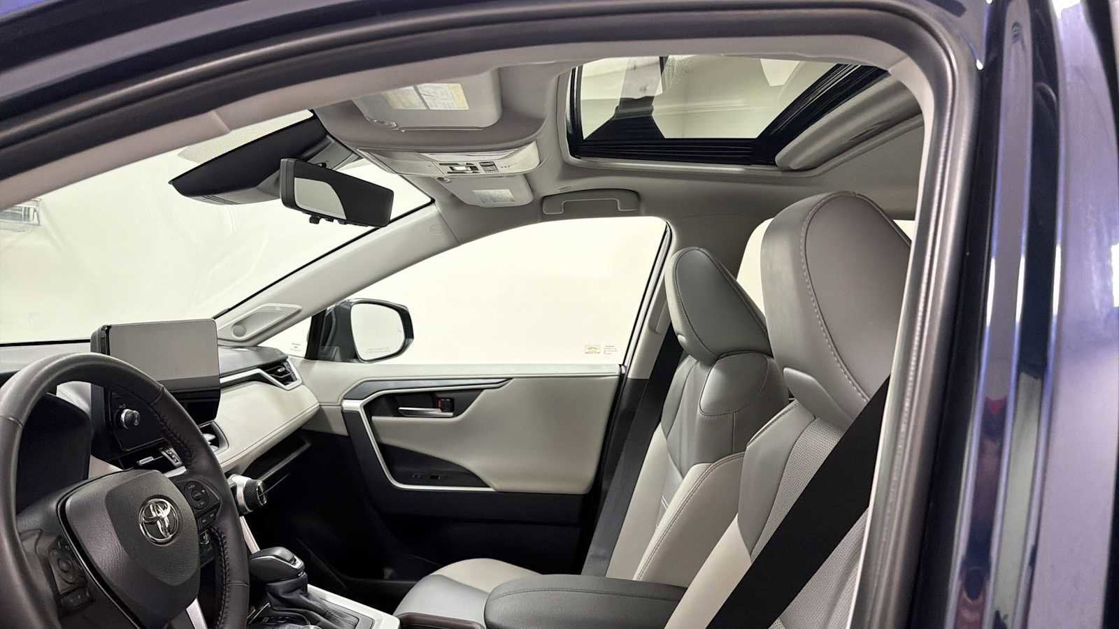 Thumbnail: 2025 Toyota RAV4 - 24