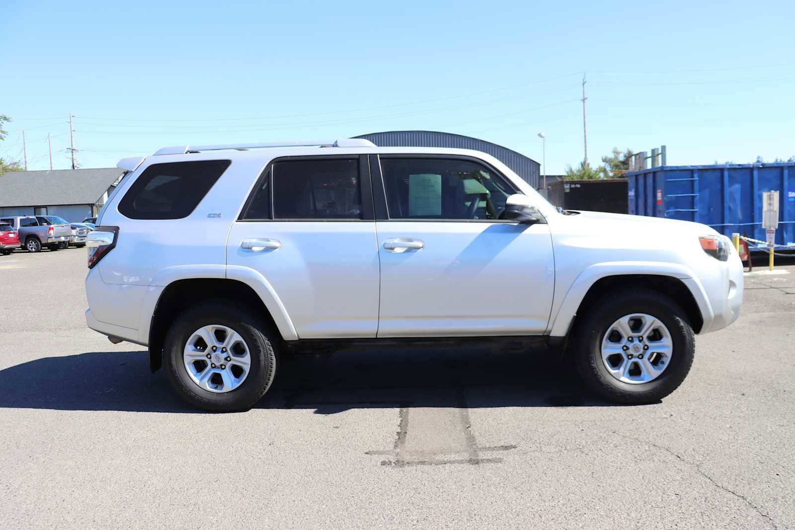 2018 Toyota 4Runner SR5 photo 4