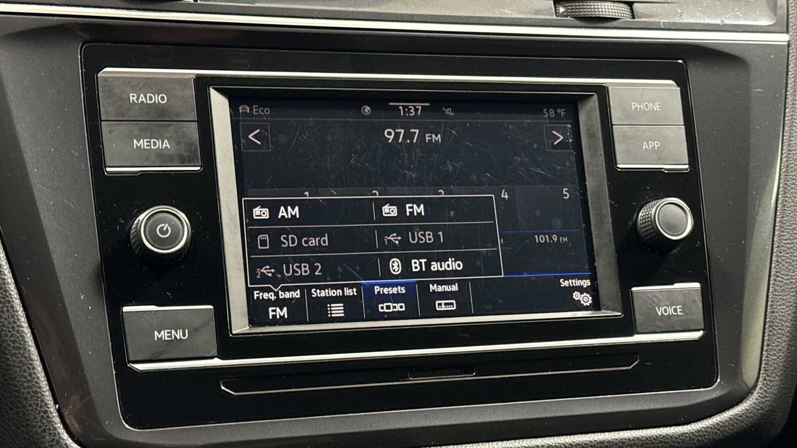 Thumbnail: 2021 Volkswagen Tiguan - 18