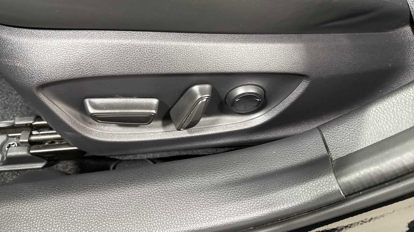 Thumbnail: 2025 Toyota Prius - 14