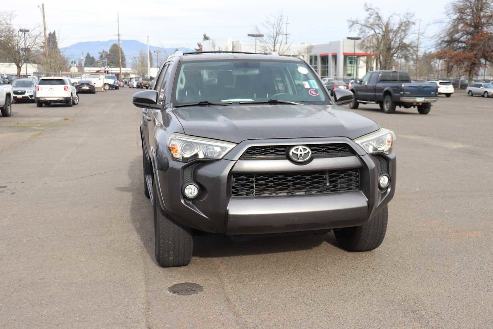 Thumbnail: 2016 Toyota 4Runner - 3