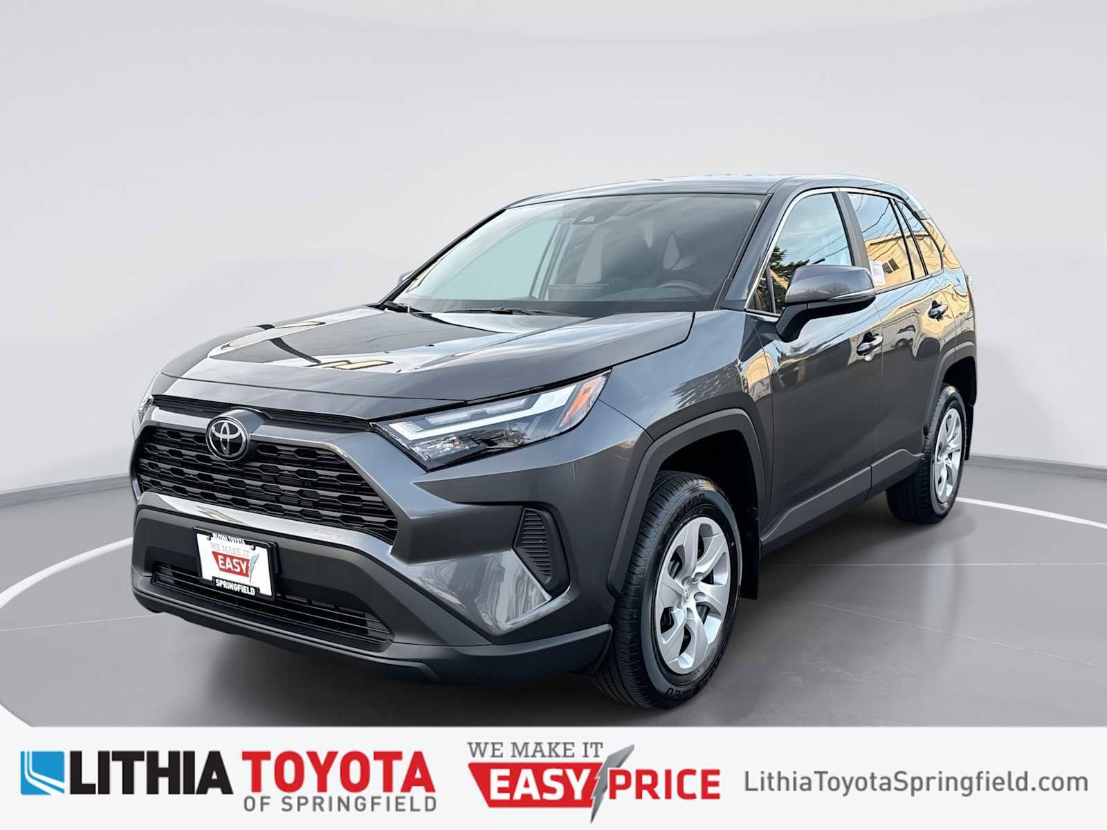 2025 Toyota RAV4 LE's photo