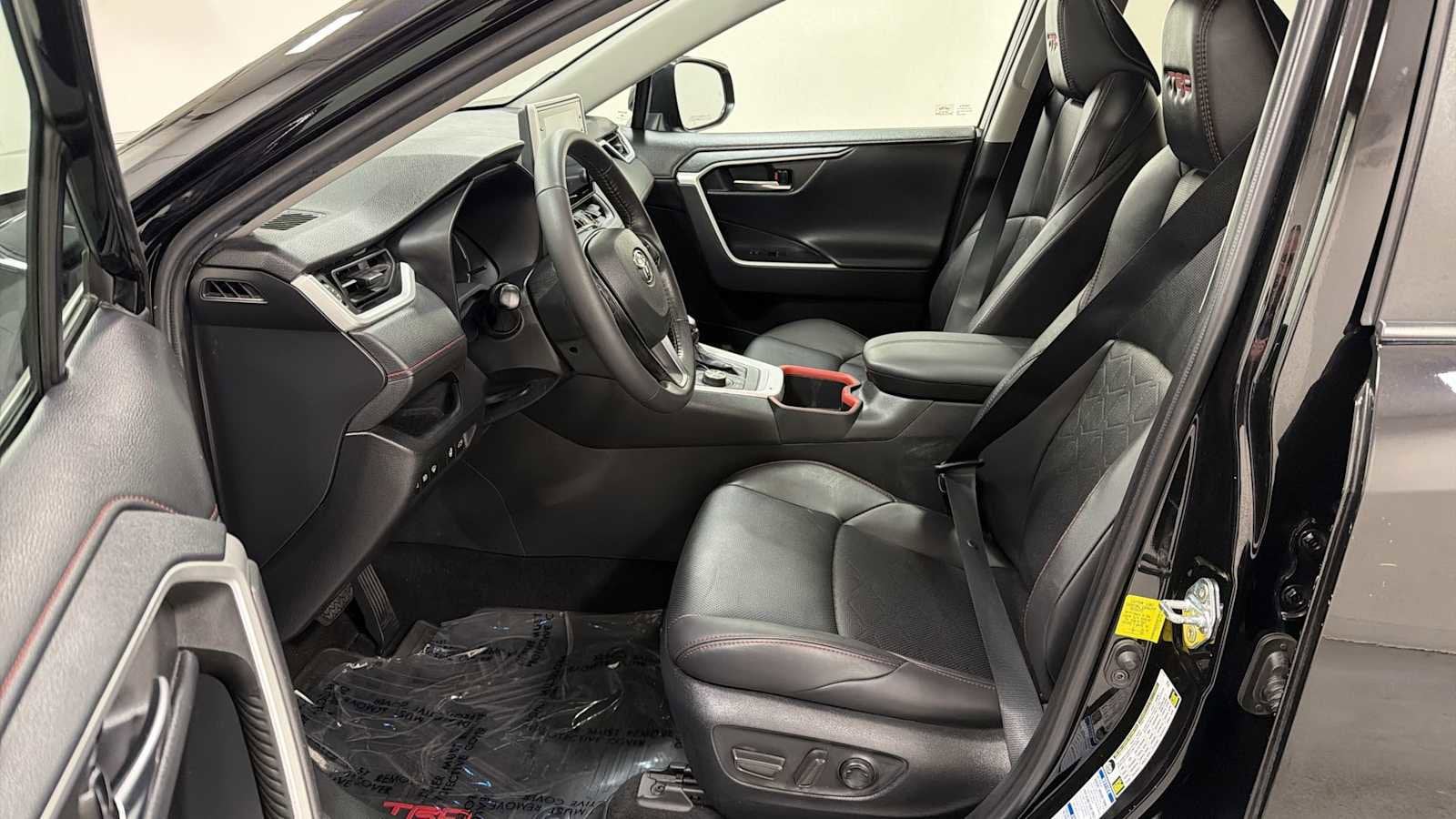 Thumbnail: 2022 Toyota RAV4 - 13