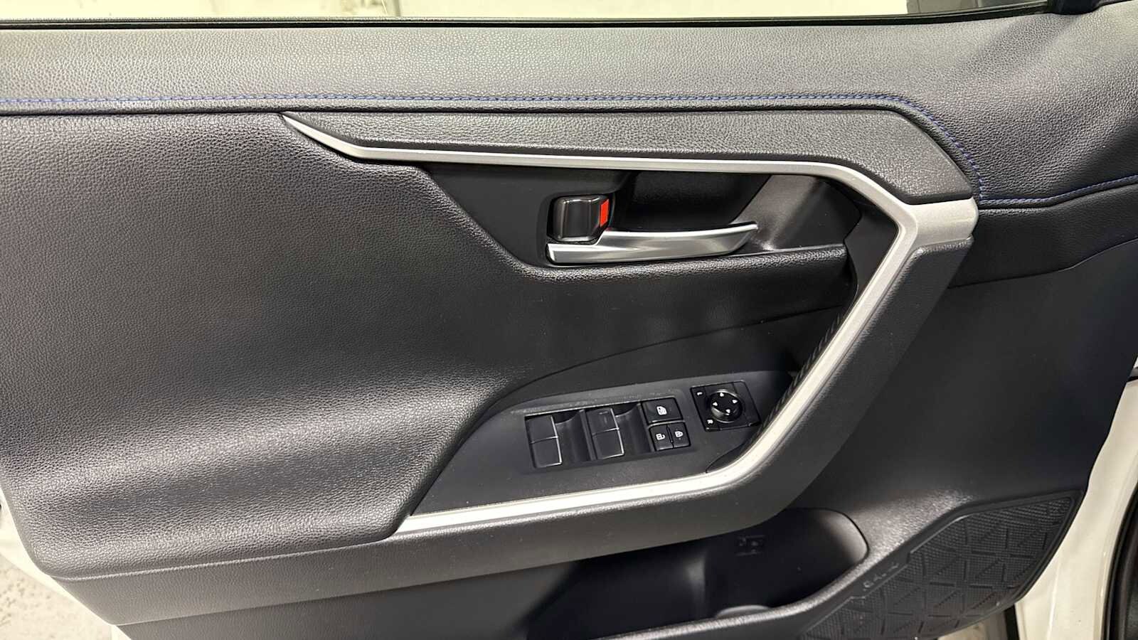 Thumbnail: 2021 Toyota RAV4 - 15