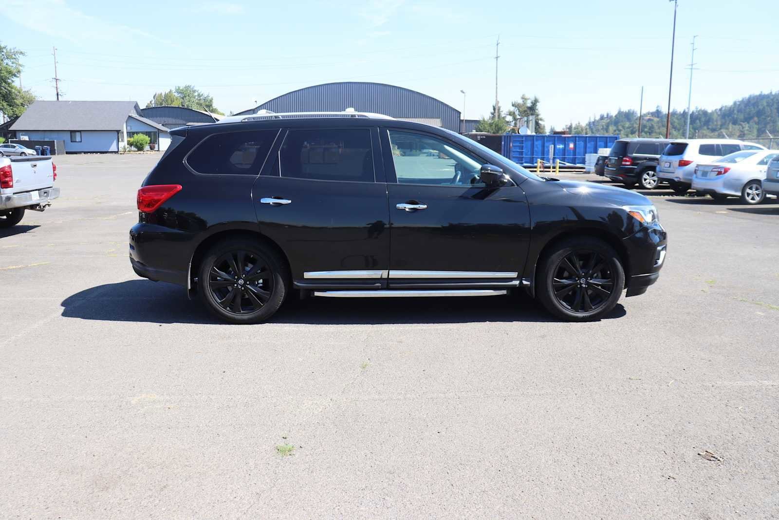 Thumbnail: 2017 Nissan Pathfinder - 4