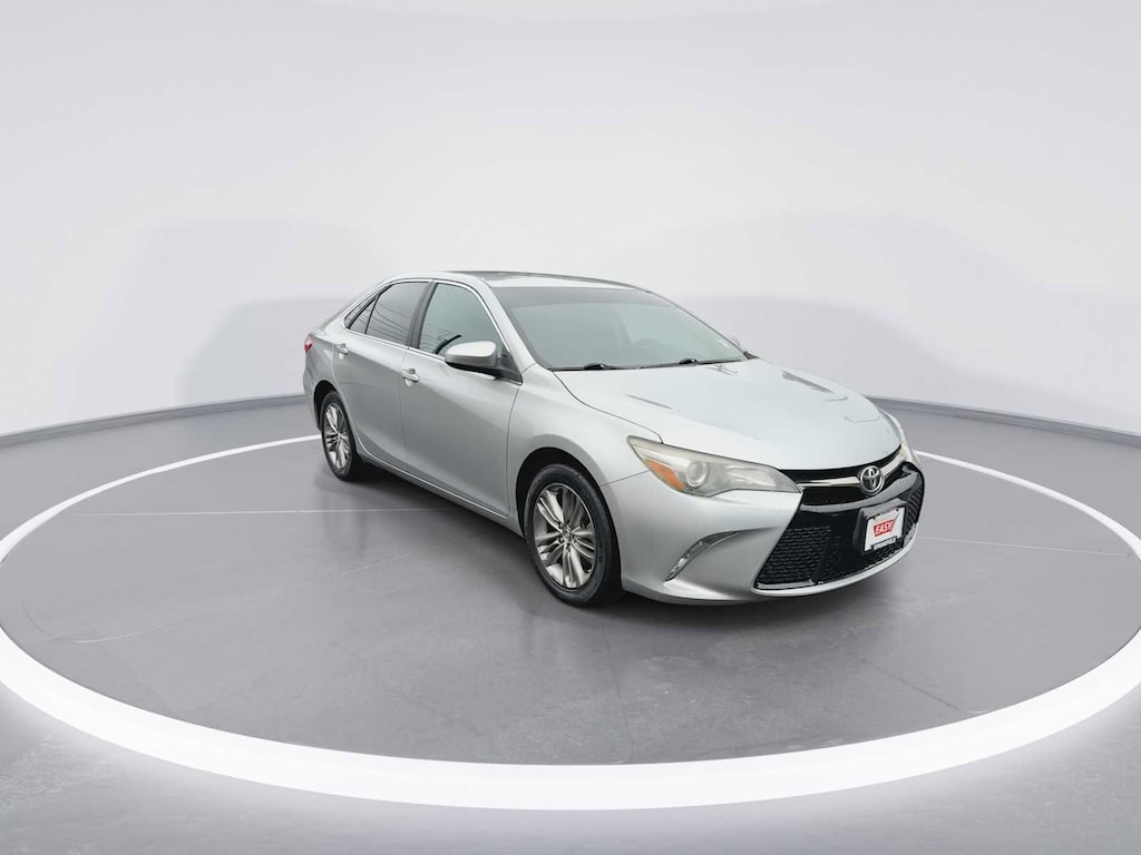 Used 2016 Toyota Camry SE Sedan