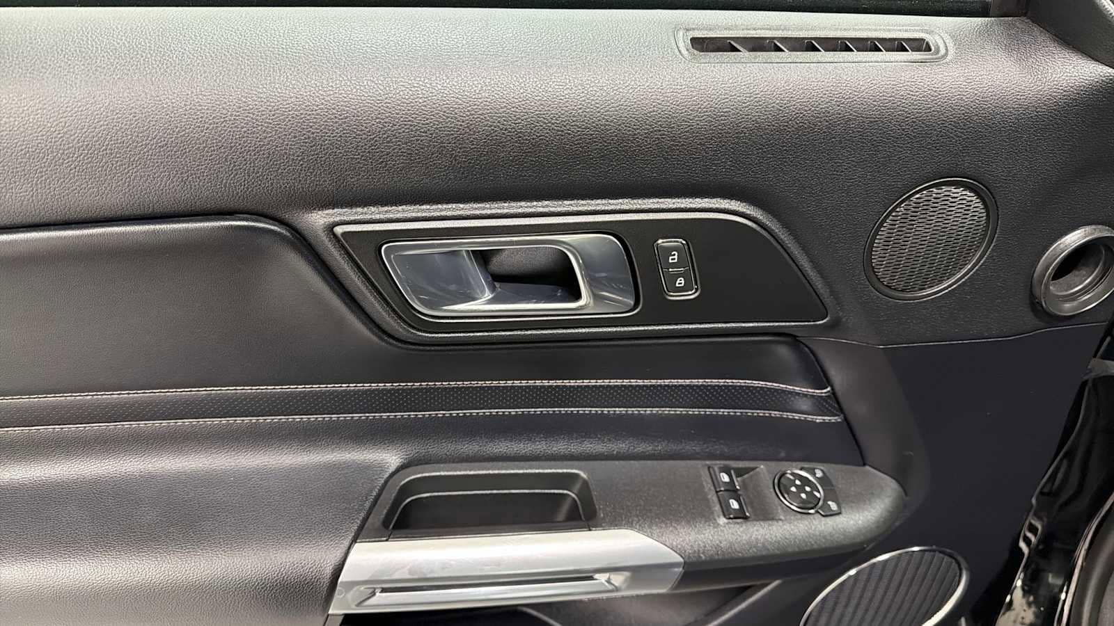 Thumbnail: 2018 Ford Mustang - 15