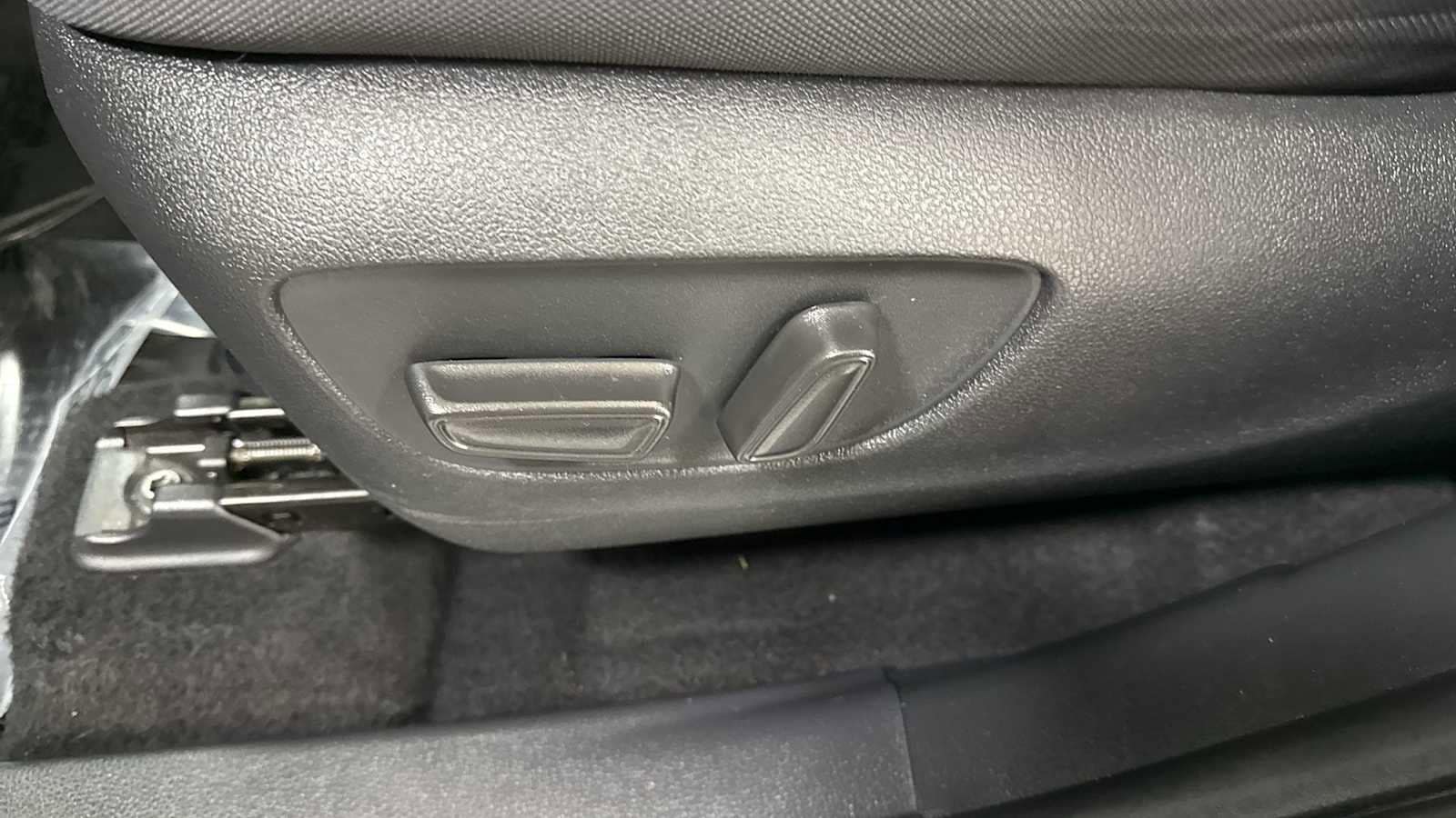 Thumbnail: 2023 Toyota Highlander - 14