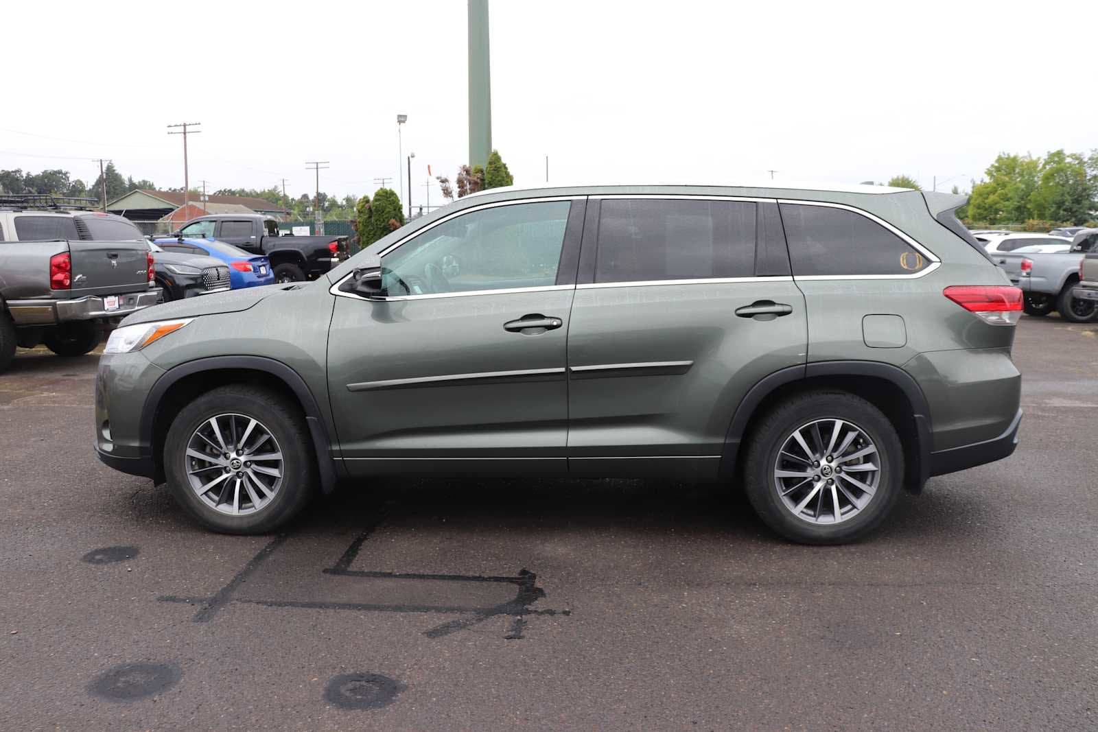 Thumbnail: 2017 Toyota Highlander - 8