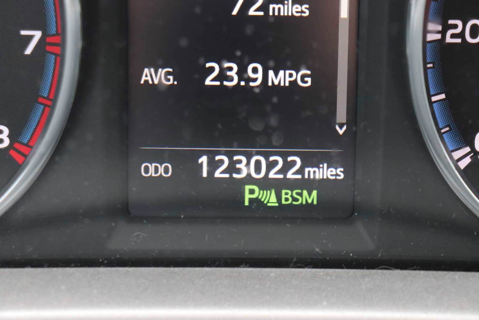 Thumbnail: 2017 Toyota RAV4 - 11