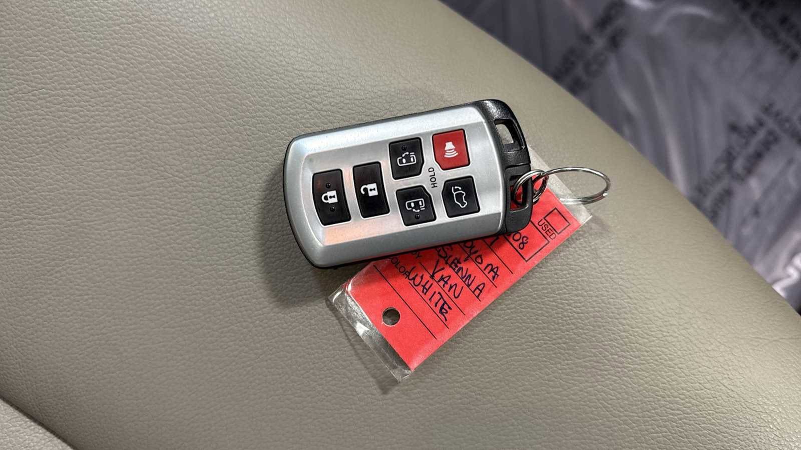 Thumbnail: 2017 Toyota Sienna - 33