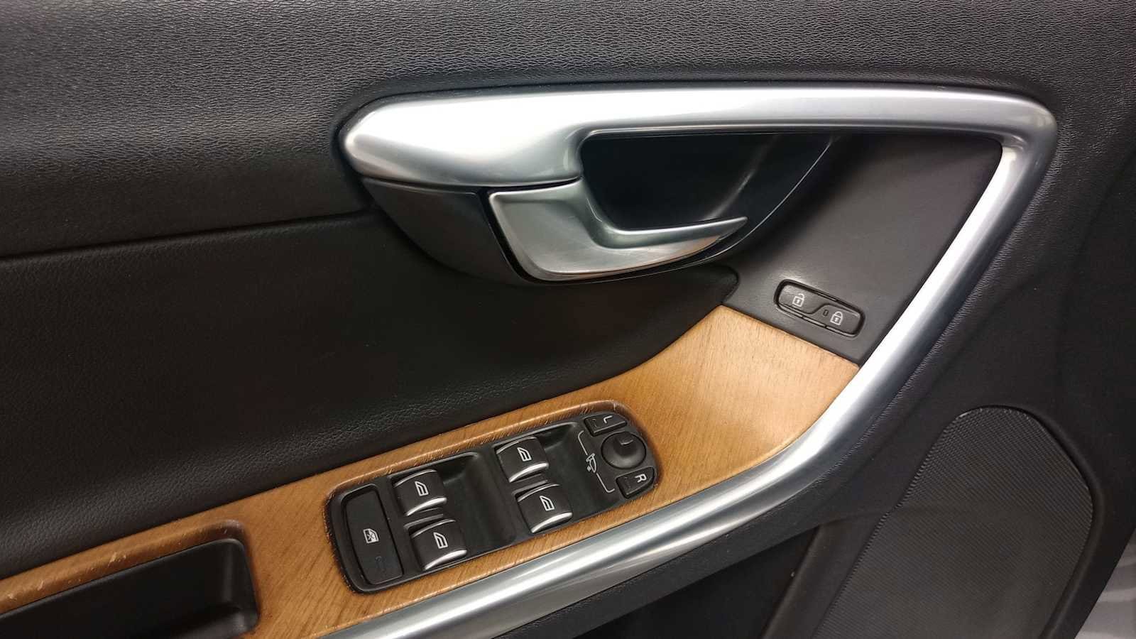 Thumbnail: 2016 Volvo S60 - 15