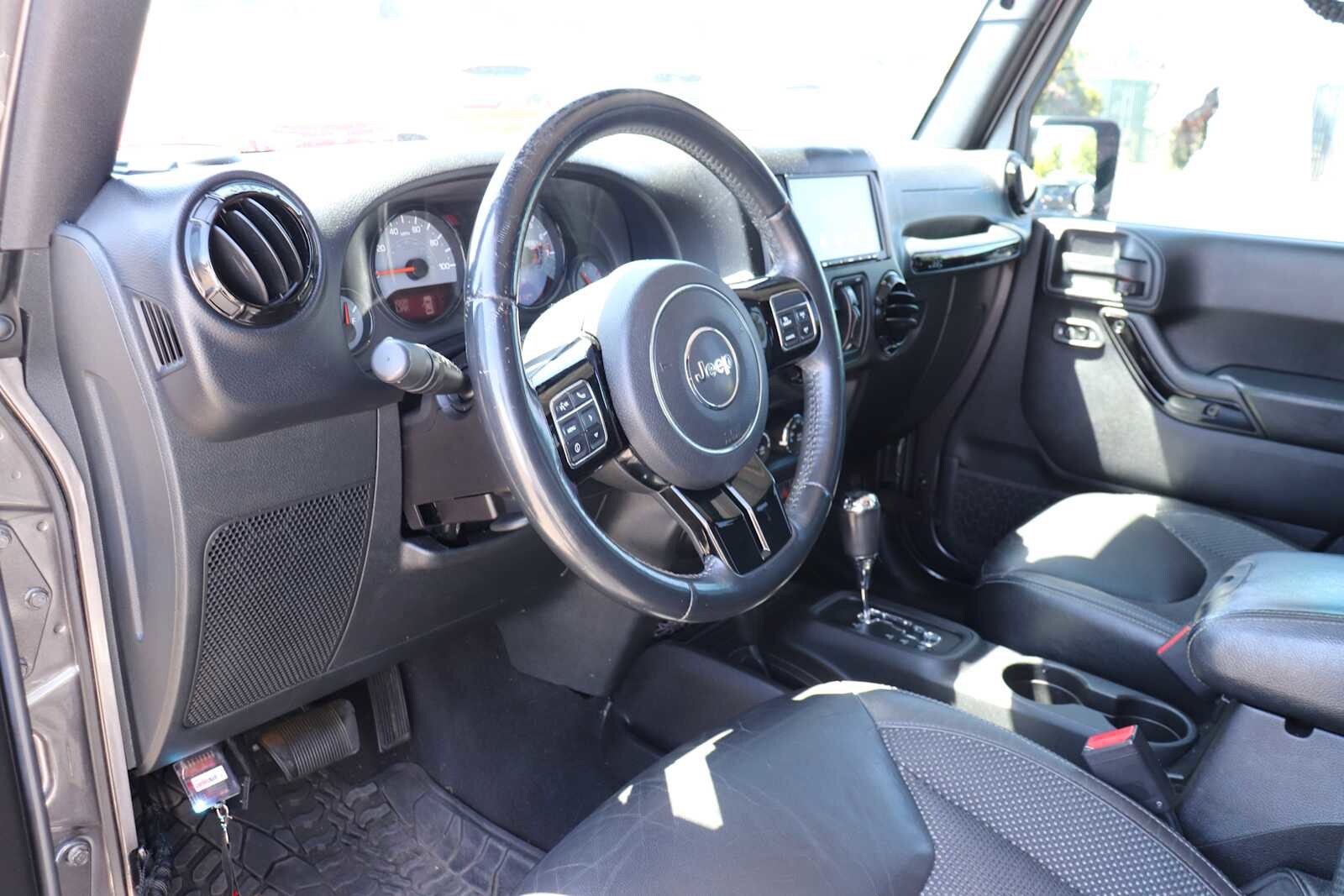 Thumbnail: 2016 Jeep Wrangler - 10